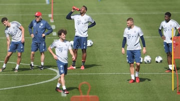 Soccer Football - Bayern Munich Training - Saebener Strasse, Munich, Germany - April 24, 2020    Bayern Munich&#039;s Jerome Boateng with teammates during training despite most sport being cancelled around the world as the spread of coronavirus disease (C