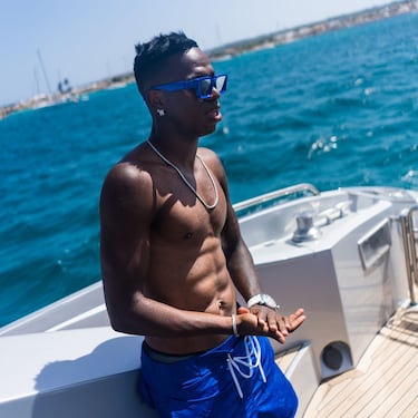 El delantero del Real Madrid no deja de sorprender a sus millones de seguidores con sus cambios de peinado. Esta vez se ha viralizado en redes su nuevo 'look'  que está luciendo en el Mundial de Clubes 2025, el cual ha provocado numerosos comentarios.