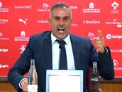 El enfado total de un DT en España contra el arbitraje: "¡Qué le están haciendo al fútbol!"