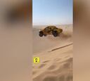 El Rally Dakar en su máxima expresión: la terrible caída de un coche desde una duna...