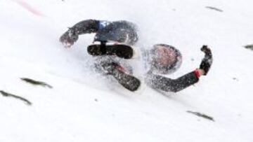 El esquiador austriaco Thomas Morgenstern sufrió una caída durante una prueba de la Copa del Mundo de saltos de esquí que se celebra en Bad Mitterndorf.