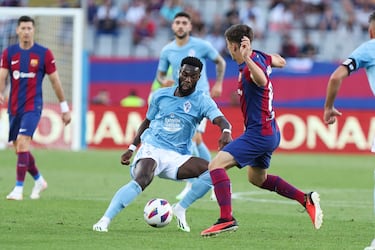 Bamba jugador del Celta en una jugada del partido.