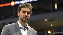 MILWAUKEE, WISCONSIN - APRIL 06:  Pau Gasol #17 of the Milwaukee Bucks looks on in the second half against the Brooklyn Nets at Fiserv Forum on April 06, 2019 in Milwaukee, Wisconsin.  NOTE TO USER: User expressly acknowledges and agrees that, by downloading and or using this photograph, User is consenting to the terms and conditions of the Getty Images License Agreement.  (Photo by Quinn Harris/Getty Images)
 PUBLICADA 10/06/20 NA MA26 1COL