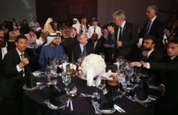 El entrenador del Real Madrid, Carlo Ancelotti, el jugador del Real Madrid Cristiano Ronaldo, el presidente del Real Madrid, Florentino Pérez y el presidente de la UEFA, Michel Platini.