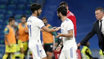 Asensio e Isco, en el cambio que protagonizaron en el Real Madrid-Villarreal.