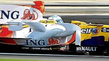 <b>DURO TRABAJO. </b>Fernando Alonso progresó en los tiempos, pero sigue luchando con el pelotón a espaldas de los tres grandes.