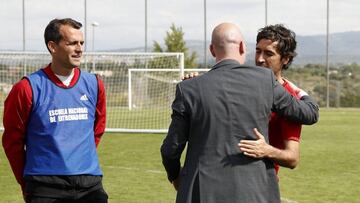Una de las primeras cosas que hizo Rubiales en su primer día como presidente de la Federación (llegó a las 8:00) fue saludar a los alumnos que forman el curso de élite de entrenadores en Las Rozas que dirige Ginés Mel&ea