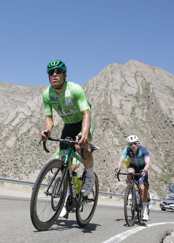 Fernando Gaviria ganó la cuarta etapa de la carrera argentina. Se impuso en el embalaje ante Peter Sagan y celebró por primera vez con el Movistar Team.