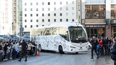 El autobús del Real Madrid llegando al hotel