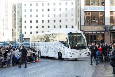El autobús del Real Madrid llegando al hotel