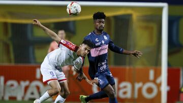 Anotó 7 goles en 11 partidos, salvó a su equipo, pero aún no sabe si sigue en Chile