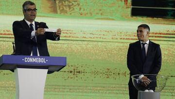 Flanked by Argentina&#039;s player Juan Fernando Quinteros, Conmebol Competitions Director Frederico Nantes, left, holds the paper with the name of Brazil&#039;s Atletico Paranaense during Copa Libertadores drawing ceremony at Conmebol museum, in Luque, Paraguay, Monday, May 13, 2019. (AP Photo/Jorge Saenz)