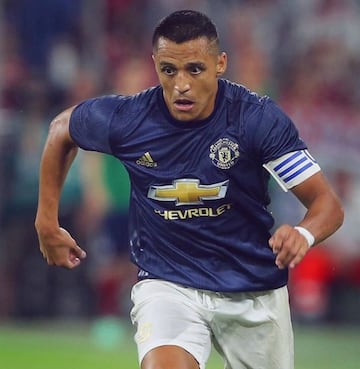 Alexis Sánchez fue capitán del Manchester United en un duelo amistoso frente al Bayern Munich.