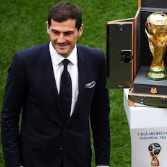 Casillas entregó la Copa junto a la modelo Natalia Vodianova