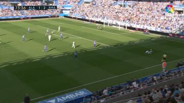 Siempre él, siempre Isco: uno de los controles de la Liga