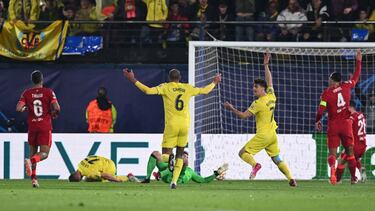 Villarreal's French midfielder Etienne Capoue (C) and Villarreal's Spanish forward Gerard Moreno (R) gesture as Villarreal's Argentinian midfielder Giovani Lo Celso (2ndL) and Liverpool's Brazilian goalkeeper Alisson Becker lies on the ground, during the