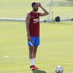 Pjanic espera a la Juve y el Inter se lo piensa