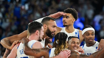 France's #32 Victor Wembanyama and teammates celebrate after France won the men's semifinal basketball match between France and Germany during the Paris 2024 Olympic Games at the Bercy Arena in Paris on August 8, 2024. (Photo by Damien MEYER / AFP)