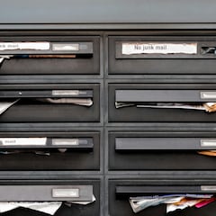 Cuidado si ves un sobre naranja en tu buzón: mantén la calma y haz esto inmediatamente