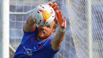 LOS &Aacute;NGELES DE SAN RAFAEL (SEGOVIA), 13/07/2021.- El portero esloveno del Atl&eacute;tico de Madrid Jan Oblak durante el entrenamiento de este martes en Los &Aacute;ngeles de San Rafael (Segovia). EFE/ Atleticodemadrid.com SOLO USO EDITORIAL/SOLO D