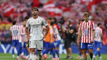 Soccer Football - LaLiga - Atletico Madrid v Real Madrid - Riyadh Air Metropolitano, Madrid, Spain - September 27, 2025 Real Madrid's Raul Asencio looks dejected after the match REUTERS/Violeta Santos Moura