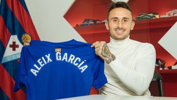 Aleix Garc&iacute;a con su nueva camiseta.