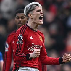 Las gambetas de Garnacho allanan el camino