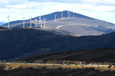 Panorámica de la subida en la que se ve la devastación de los incendios de este verano.