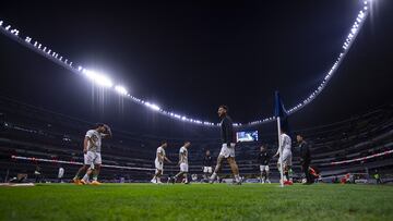 Players of Santos during the game Cruz Azul vs Santos, corresponding to Round 17 of the Torneo Clausura 2023 of the Liga BBVA MX, at Azteca Stadium, on April 29, 2023.
<br><br>
Jugadores de Santos durante el partido Cruz Azul vs Santos, Correspondiente a la Jornada 17 del Torneo Clausura 2023 de la Liga BBVA MX, en el Estadio Azteca, el 29 de Abril de 2023.