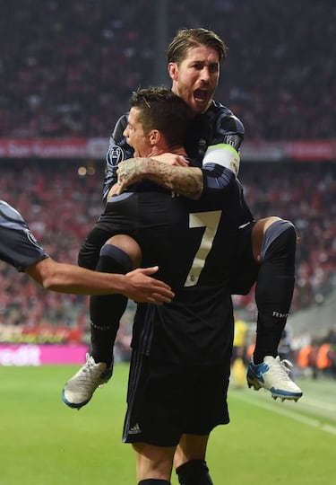 Cristiano and Sergio Ramos tell Lewandowski to join Real Madrid