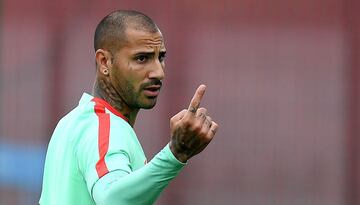 Portugal's forward Ricardo Quaresma gestures during a training session in Kazan, Russia, on June 27, 2017 on the eve of the Russia 2017 FIFA Confederations Cup football semi-final match Portugal vs Chile. / AFP PHOTO / FRANCK FIFE