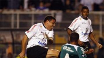 REGRESO CON DERROTA. Ronaldo estuvo muy aislado en ataque y no logró marcar. El ex madridista no disputaba un partido oficial desde el 26 de julio pasado, cuando su equipo cayó ante el Sao Paulo (3-0).