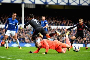 El chileno fue una de las grandes figuras ante Everton por la Premier League.