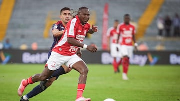 Hugo Rodallega, delantero de Independiente Santa Fe enfrentado a Junior de Barranquilla