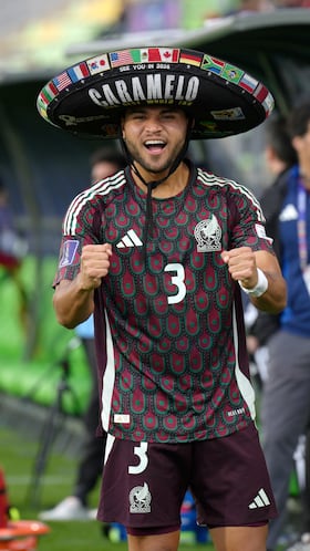 GR5021.VALPARAÍSO (CHILE), 04/10/2025.- José Pachuca de México celebra este sábado, en un partido del grupo C de la Copa Mundial Sub-20 entre México y Marruecos en el estadio Elías Figueroa Brander, en Valparaíso (Chile). EFE/Adriana Thomasa