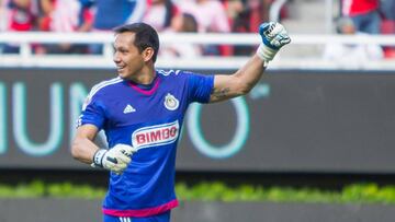 Rodolfo Cota se queda en Chivas un año más, anuncia Pachuca