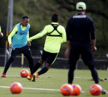 Bernardo Redín y Juan Pablo Ángel dirigieron la práctica con los nuevos refuerzos del verde.