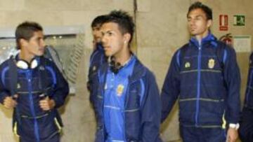 <b>PREPARADOS. </b>La expedición amarilla llegaba ayer a Tenerife, con Jonathan Viera a la cabeza, para disputar hoy el derbi en el Heliodoro.