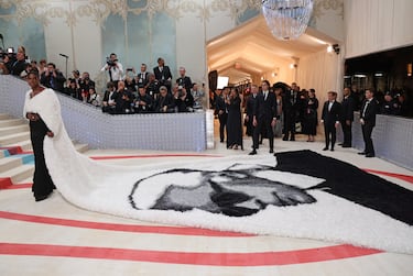 Jeremy Pope con una creación de Balmain.