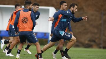 Filip Malbasic durante un entrenamiento con el CD Tenerife.