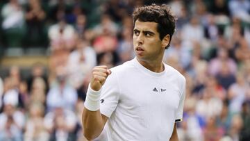 El tenista español Jaume Munar celebra un punto durante su partido ante Cameron Norrie en Wimbledon.