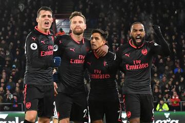 Alexis Sánchez anotó dos goles en la victoria de Arsenal sobre Crystal Palace.