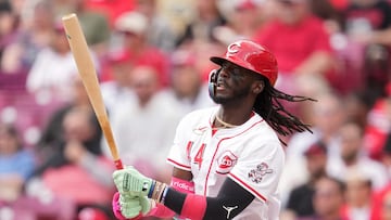 En su primer encuentro con el torpedo bat, Elly De La Cruz bateó dos cuadrangulares e impulsó siete carreras.