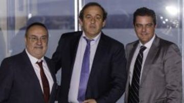 Alfredo Relaño, Michel Platini y Joaquín Maroto.