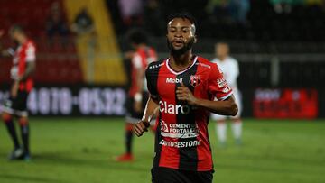 El talentoso de Maalique Foster, mediocampista caribe&ntilde;o, cuenta con ofertas para jugar en la MLS y la NASL, su futuro se tiene que definir este fin de semana.