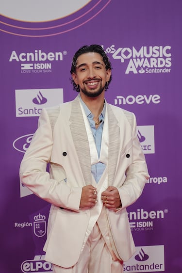 El cantante Paul Thin posa en la alfombra roja previa a la entrega de los Premios Los40 Music Awards Santander 2025.
