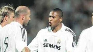 <b>EN RODAJE. </b>Beckham, Zidane, Baptista y Ronaldo, durante el partido homenaje a Puskas.
