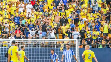 Afici&oacute;n del C&aacute;diz durante un partido del equipo contra la Real Sociedad.