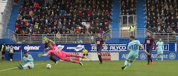 Gol 0-2  Jordi Alba 