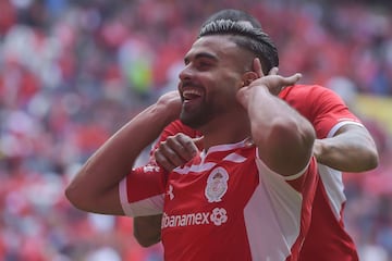 Con muy sólidas actuaciones, Toluca es el primer lugar de la tabla tras enlazar dos victorias en el arranque del Clausura 2019. Primero derrotó a Morelia como visitante 3-1 y en está jornada superó de manera fácil 2-0 en casa a un Puebla muy frágil.